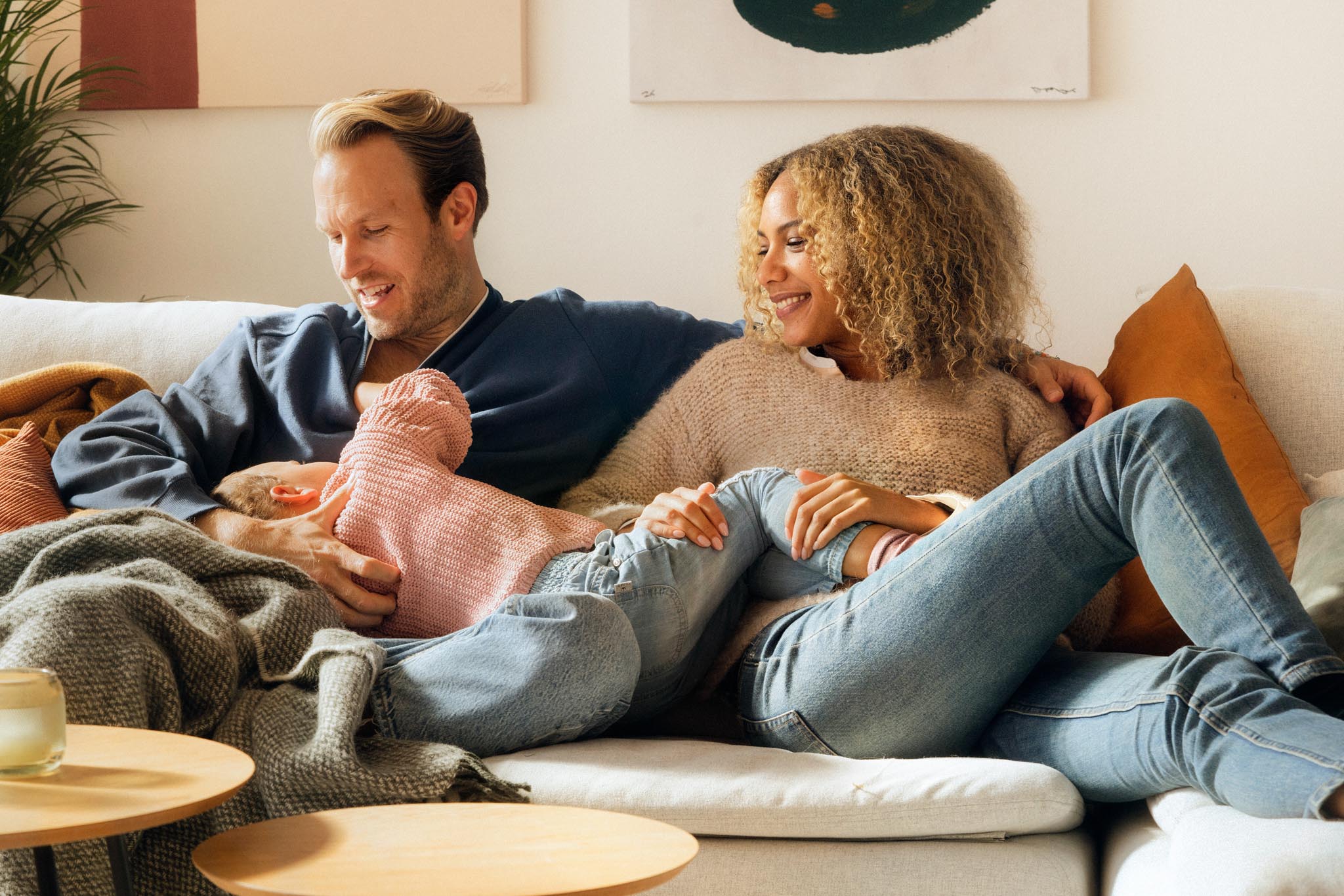 familie avslappet hjemme