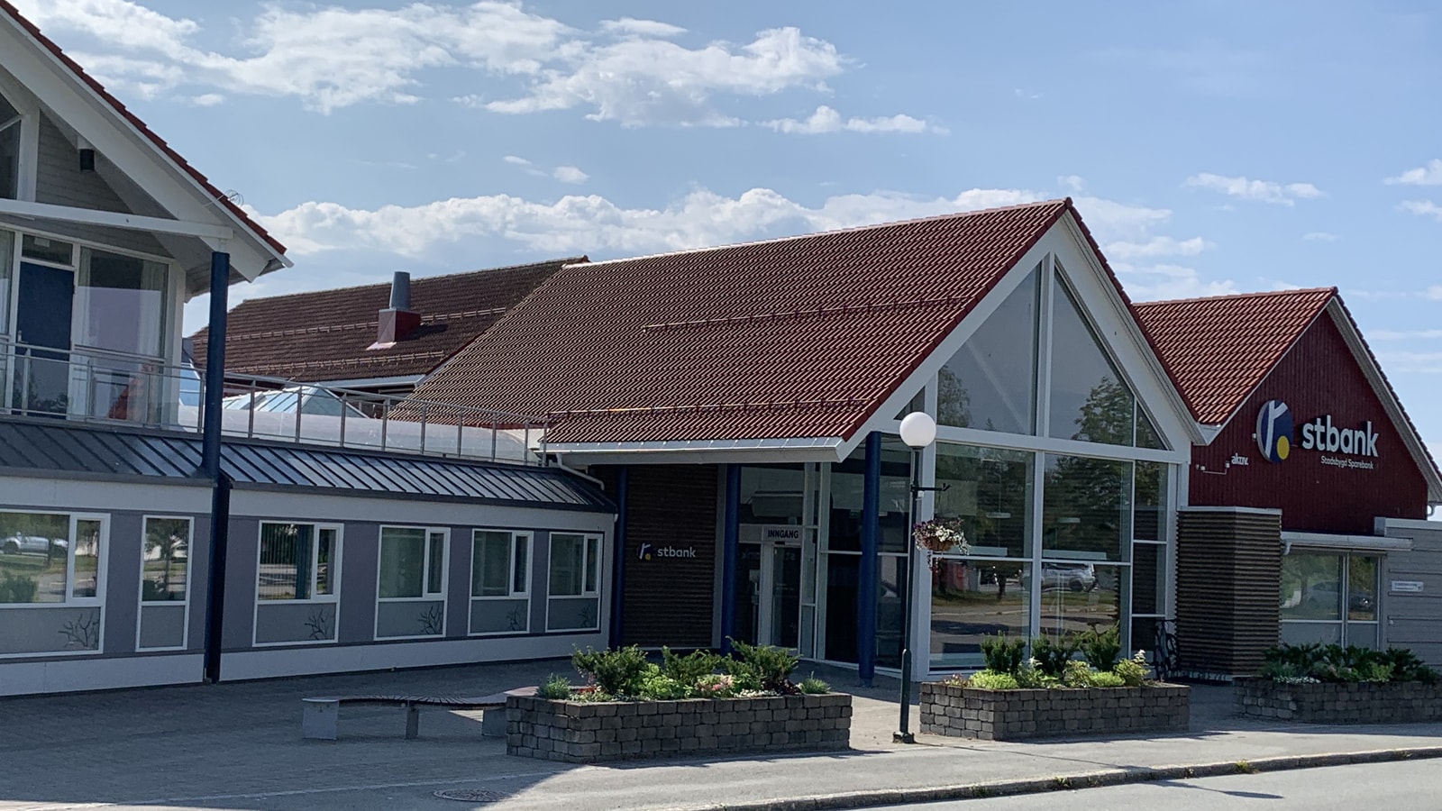 stbank_rissa_utvendig_sol_1600x900